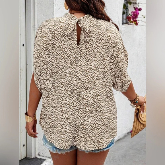 SHEIN Curve leopard print short batwing sleeve tie mockneck key hole NEW size 4X - Picture 2 of 13